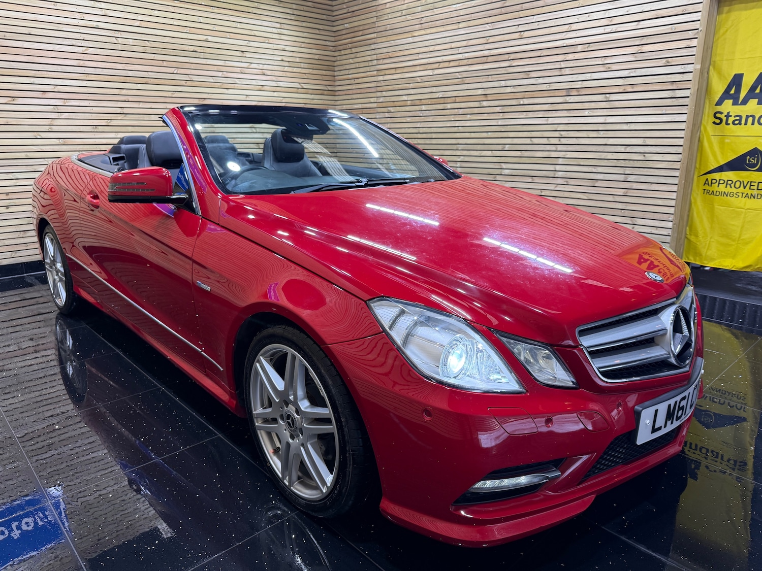 Used Mercedes-Benz E Class 2011 for sale - 76477485: Photo 16