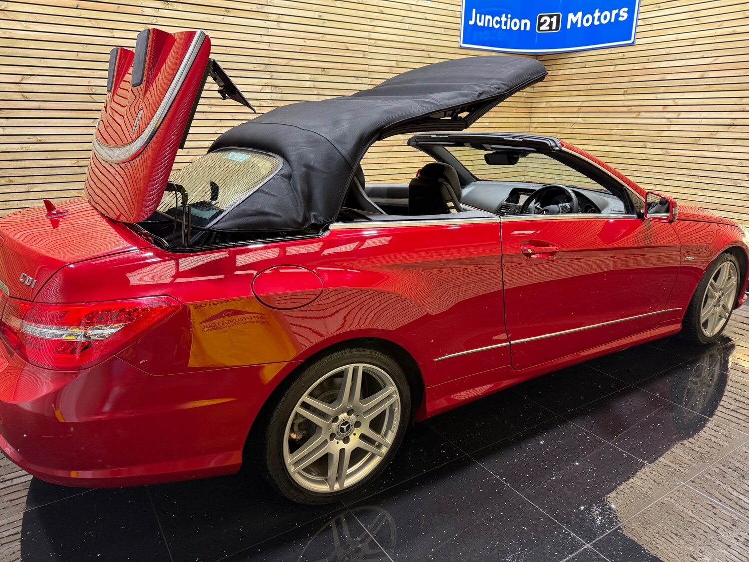 Used Mercedes-Benz E Class 2011 for sale - 76477485: Photo 37