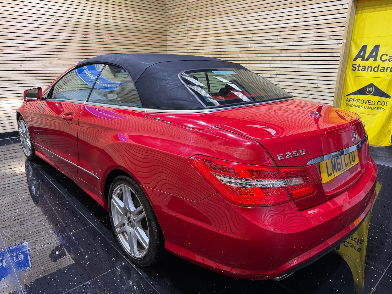 Used Mercedes-Benz E Class 2011 for sale - 76477485: Photo 40