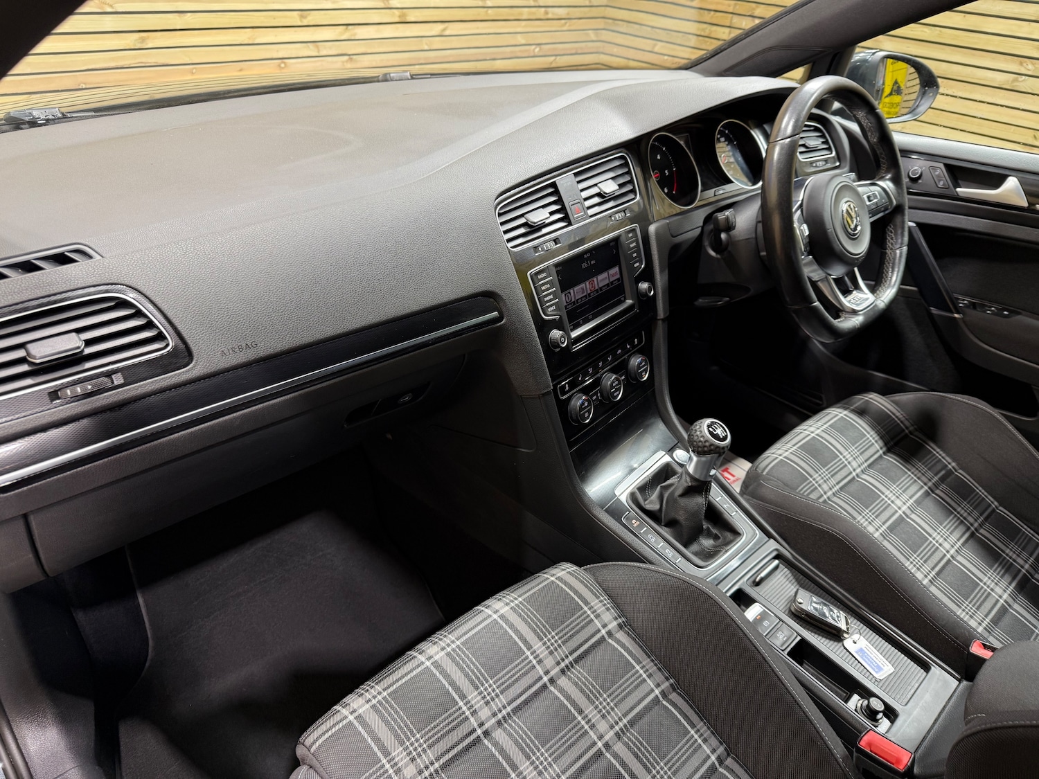 Used Volkswagen Golf 2015 for sale - 76386898: Photo 32