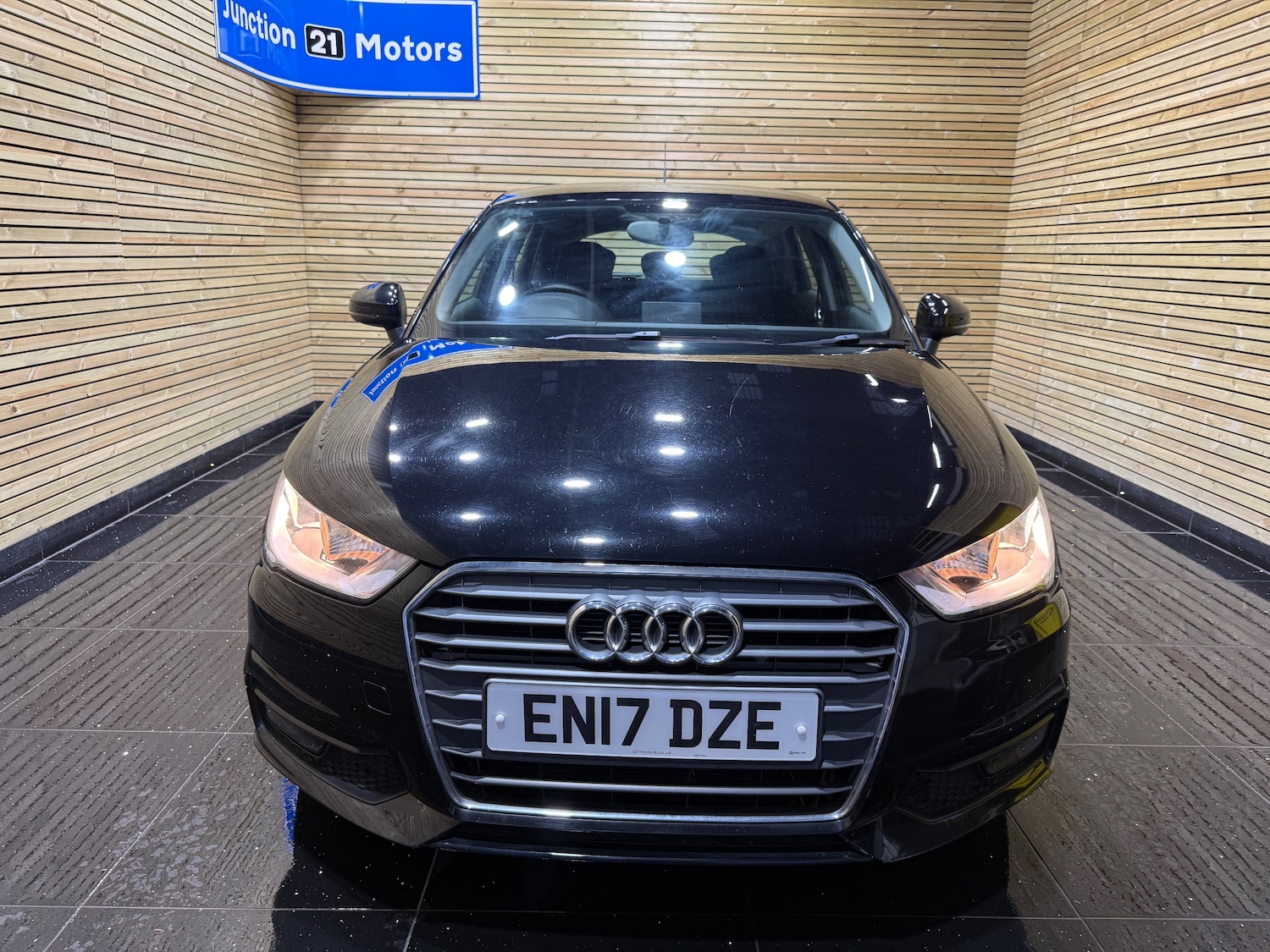 Used Audi A1 2017 for sale - 76892343: Photo 2