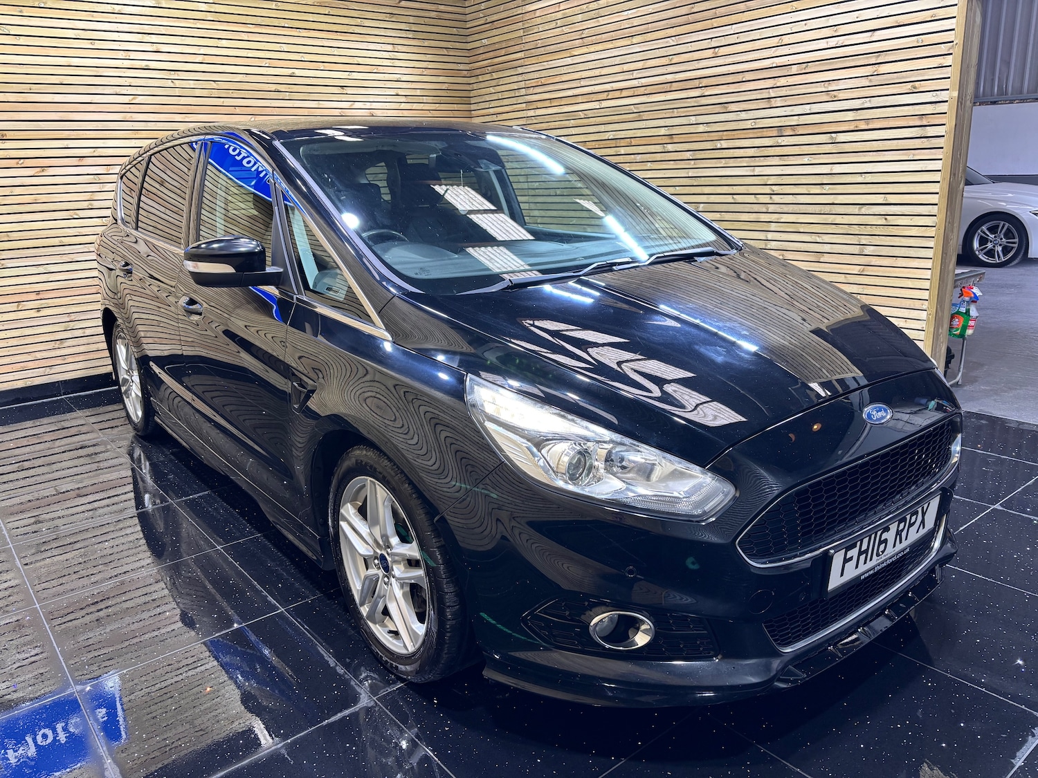 Used Ford S-Max 2016 for sale - 76010679: Photo 3