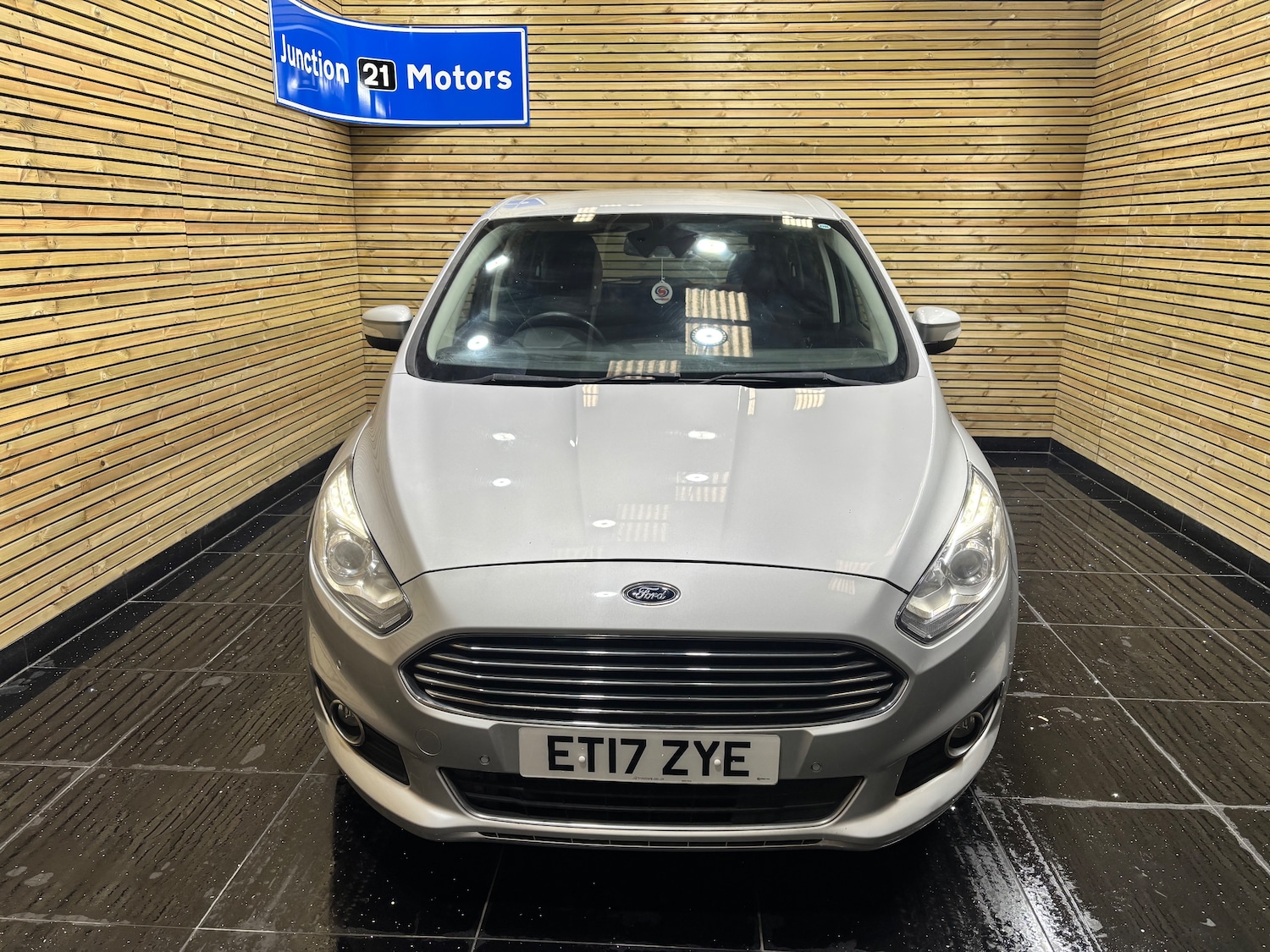 Used Ford S-Max 2017 for sale - 76074864: Photo 2