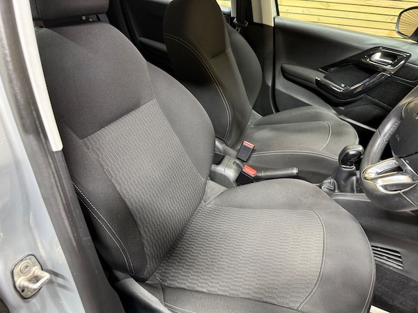 Used Peugeot 208 2017 for sale - 76311758: Photo 27