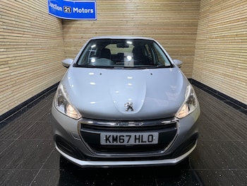 Used Peugeot 208 2017 for sale - 76311758: Photo 2