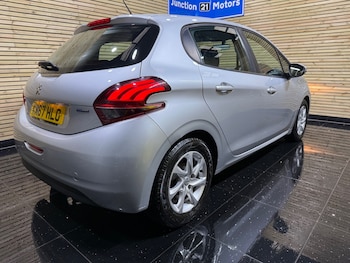 Used Peugeot 208 2017 for sale - 76311758: Photo 4
