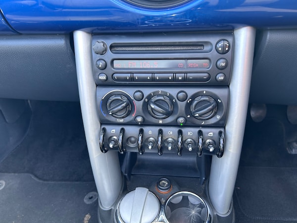 Used MINI Convertible 2006 for sale - 75724203: Photo 9