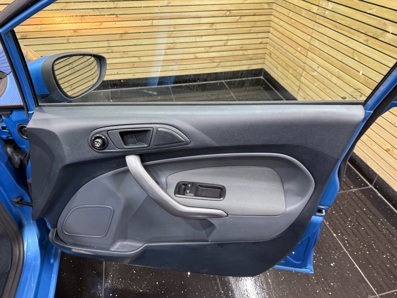 Used Ford Fiesta 2011 for sale - 76863086: Photo 23