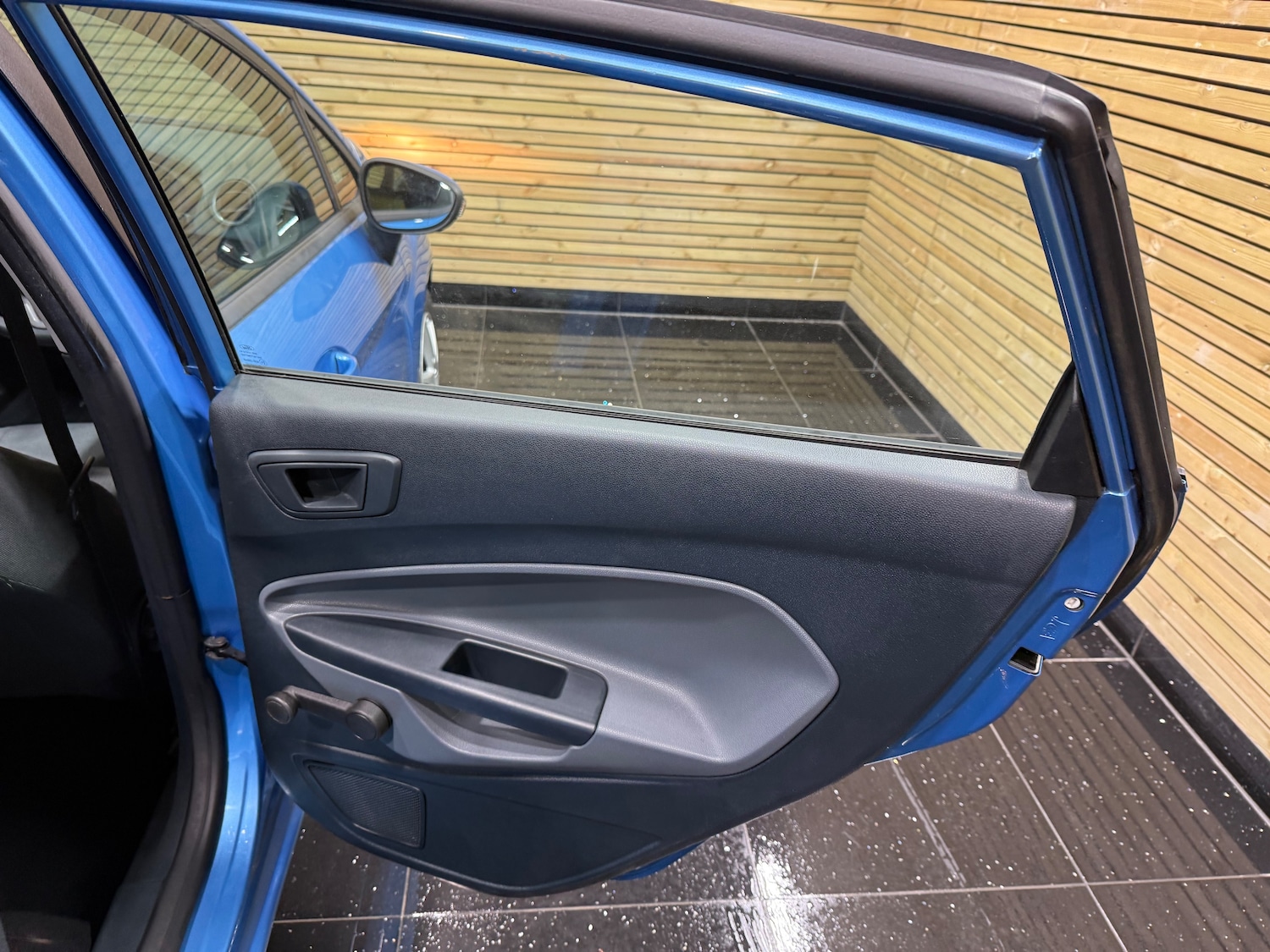 Used Ford Fiesta 2011 for sale - 76863086: Photo 24