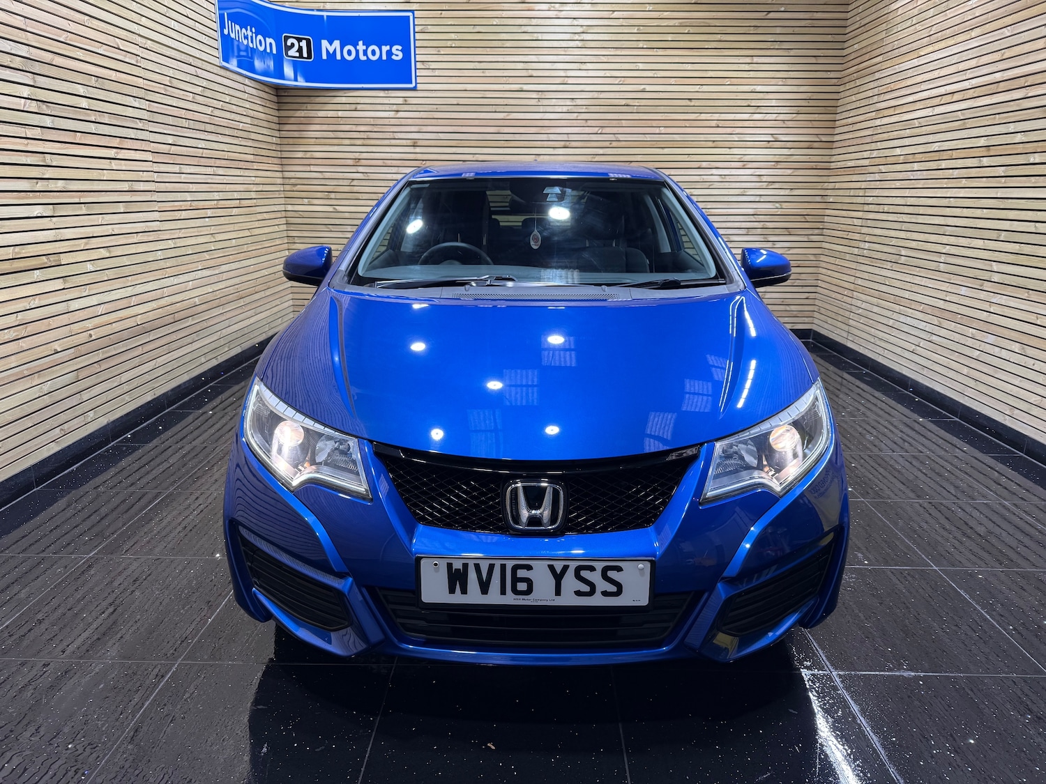 Used Honda Civic 2016 for sale - 76374624: Photo 2