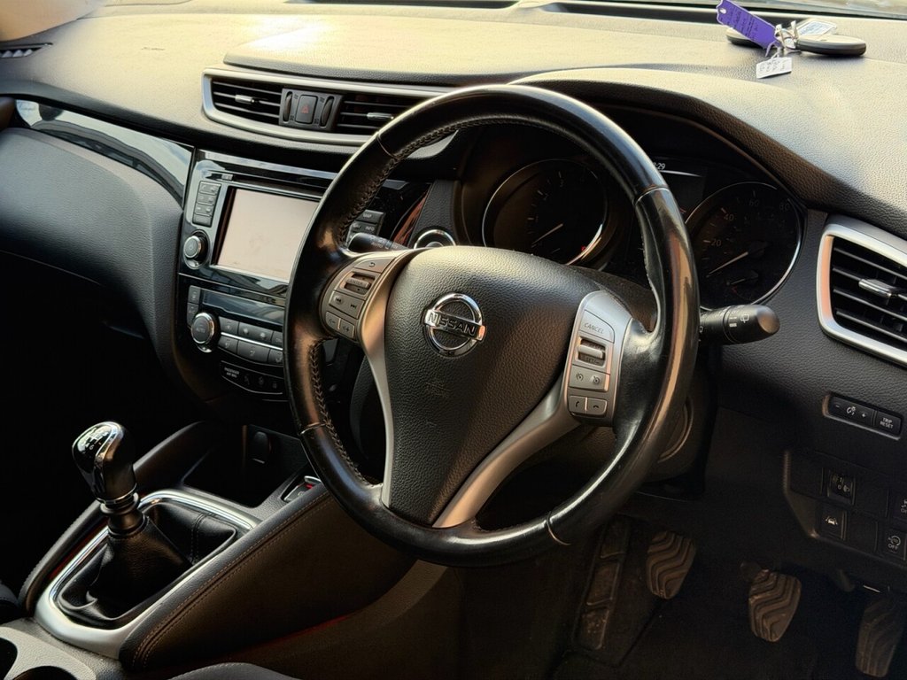Used Nissan Qashqai 2015 for sale - 76570278: Photo 2