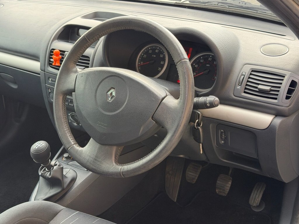 Used Renault Clio 2004 for sale - 77805889: Photo 2