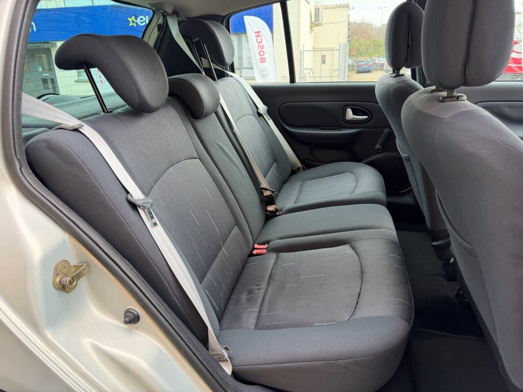 Used Renault Clio 2004 for sale - 77805889: Photo 3