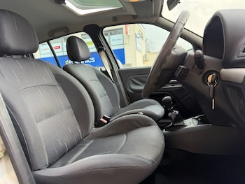 Used Renault Clio 2004 for sale - 77805889: Photo