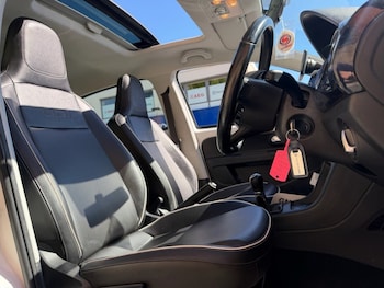 Used Volkswagen up! 2013 for sale - 78372448: Photo