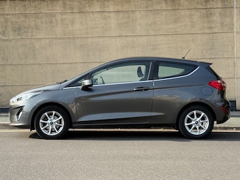 Used Ford Fiesta 2017 for sale - 79305543: Photo