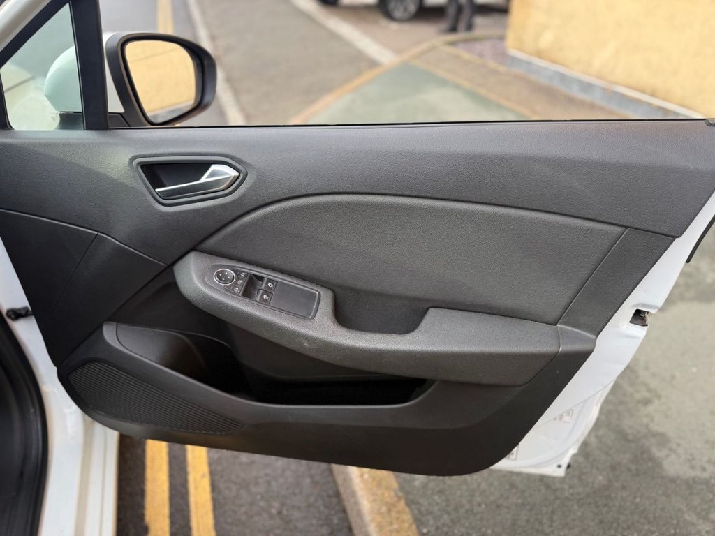 Used Renault Clio 2019 for sale - 76740644: Photo 17