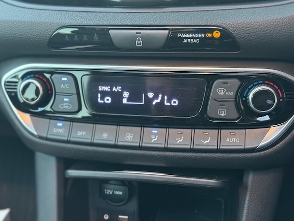 Used Hyundai i30 2018 for sale - 76190768: Photo 9