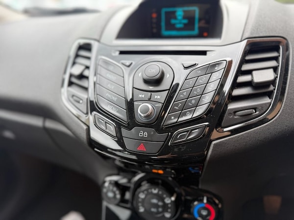 Used Ford Fiesta 2014 for sale - 76304334: Photo 17