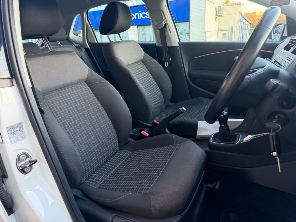 Used Volkswagen Polo 2015 for sale - 77643068: Photo 2