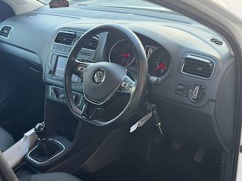 Used Volkswagen Polo 2015 for sale - 77643068: Photo