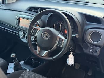 Used Toyota Yaris 2013 for sale - 79862114: Photo
