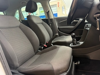 Used Volkswagen Polo 2016 for sale - 77547162: Photo