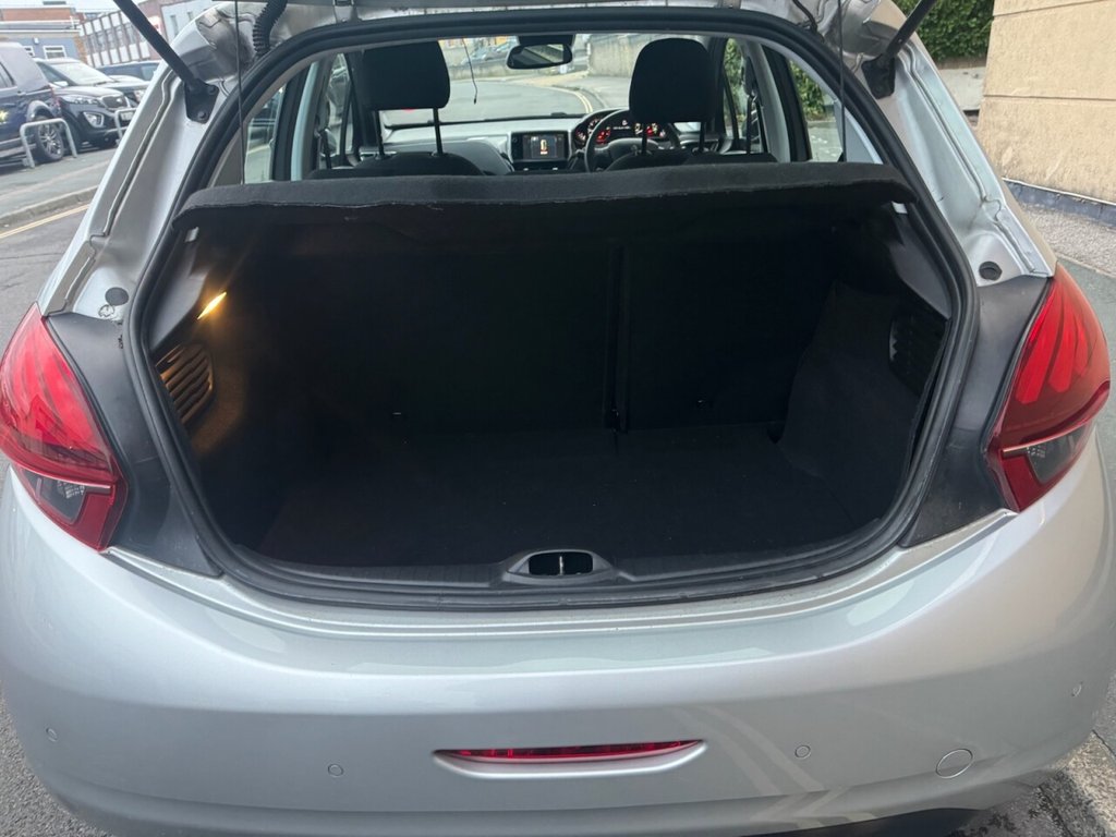 Used Peugeot 208 2015 for sale - 76417788: Photo 15