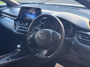 Used Toyota C-HR 2019 for sale - 77919934: Photo