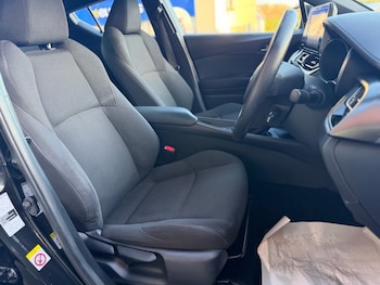 Used Toyota C-HR 2019 for sale - 77919934: Photo