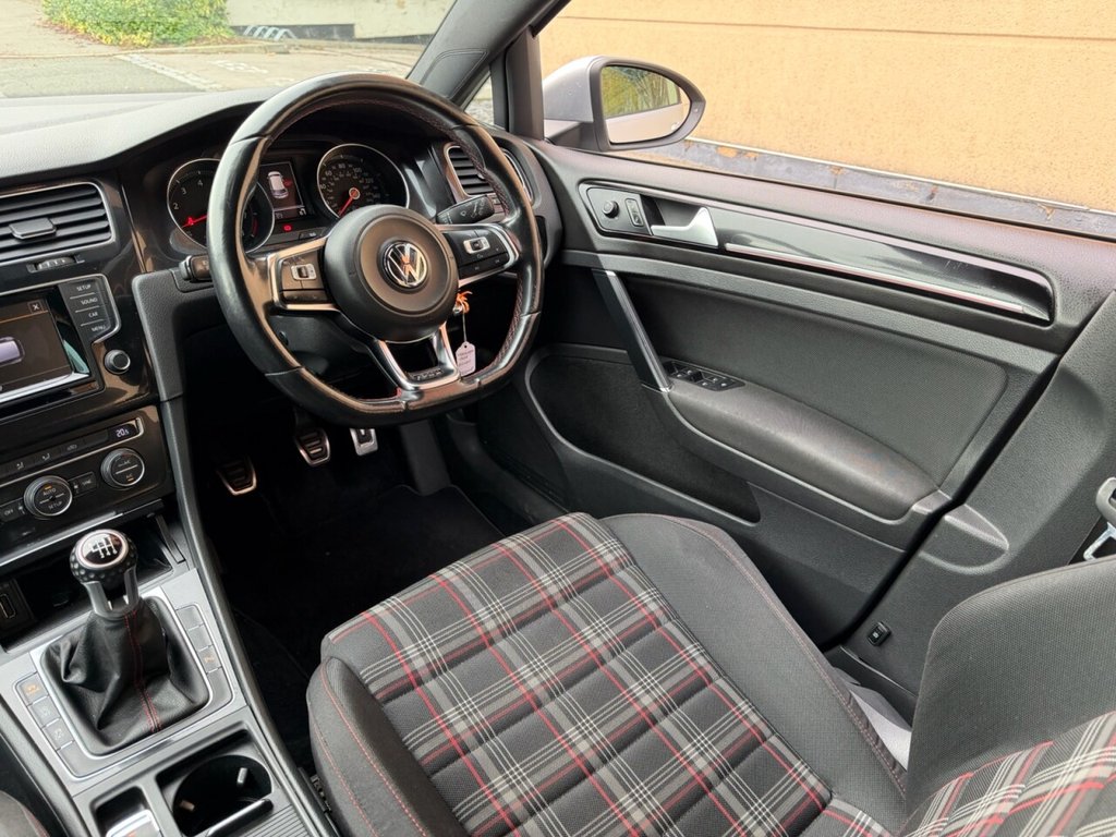 Used Volkswagen Golf 2014 for sale - 76582308: Photo 11