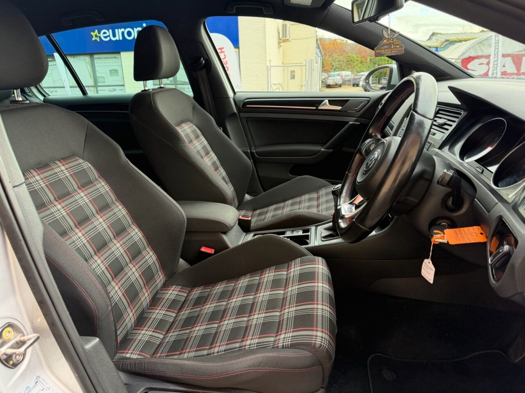 Used Volkswagen Golf 2014 for sale - 76582308: Photo 4