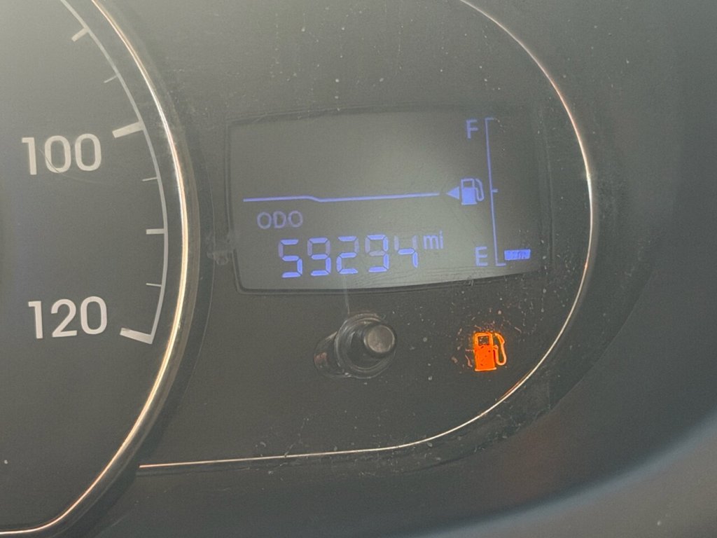 Used Hyundai i10 2012 for sale - 78068704: Photo 9