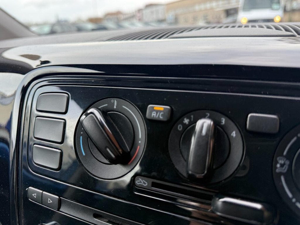 Used Volkswagen up! 2015 for sale - 76632140: Photo 28