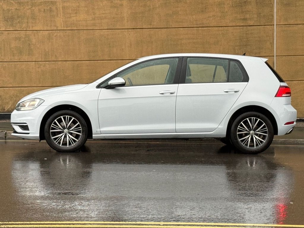 Used Volkswagen Golf 2017 for sale - 77212538: Photo 3