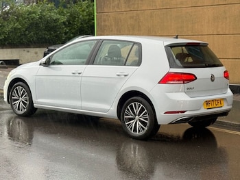 Used Volkswagen Golf 2017 for sale - 77212538: Photo