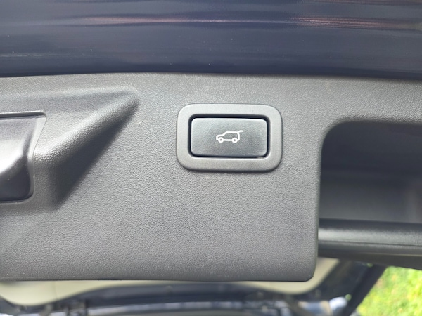 Used Land Rover Discovery Sport 2016 for sale - 76222490: Photo 18