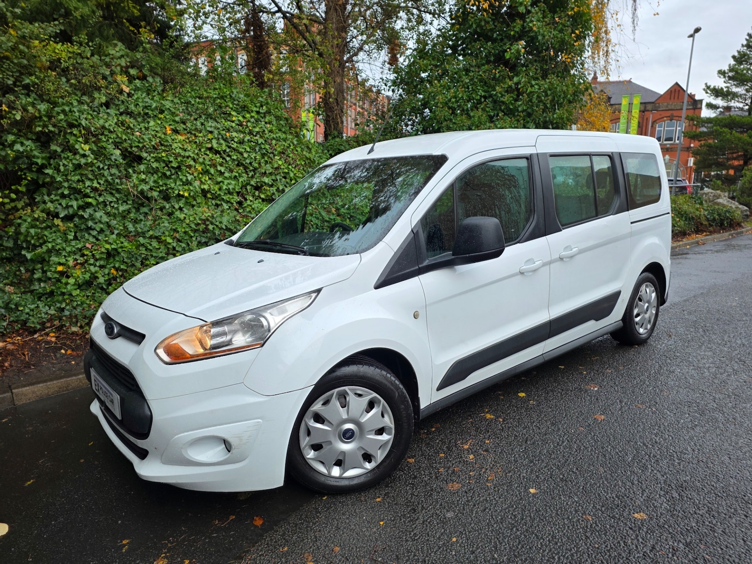 Used Ford Grand Tourneo Connect 2015 for sale - 76058410: Photo 4