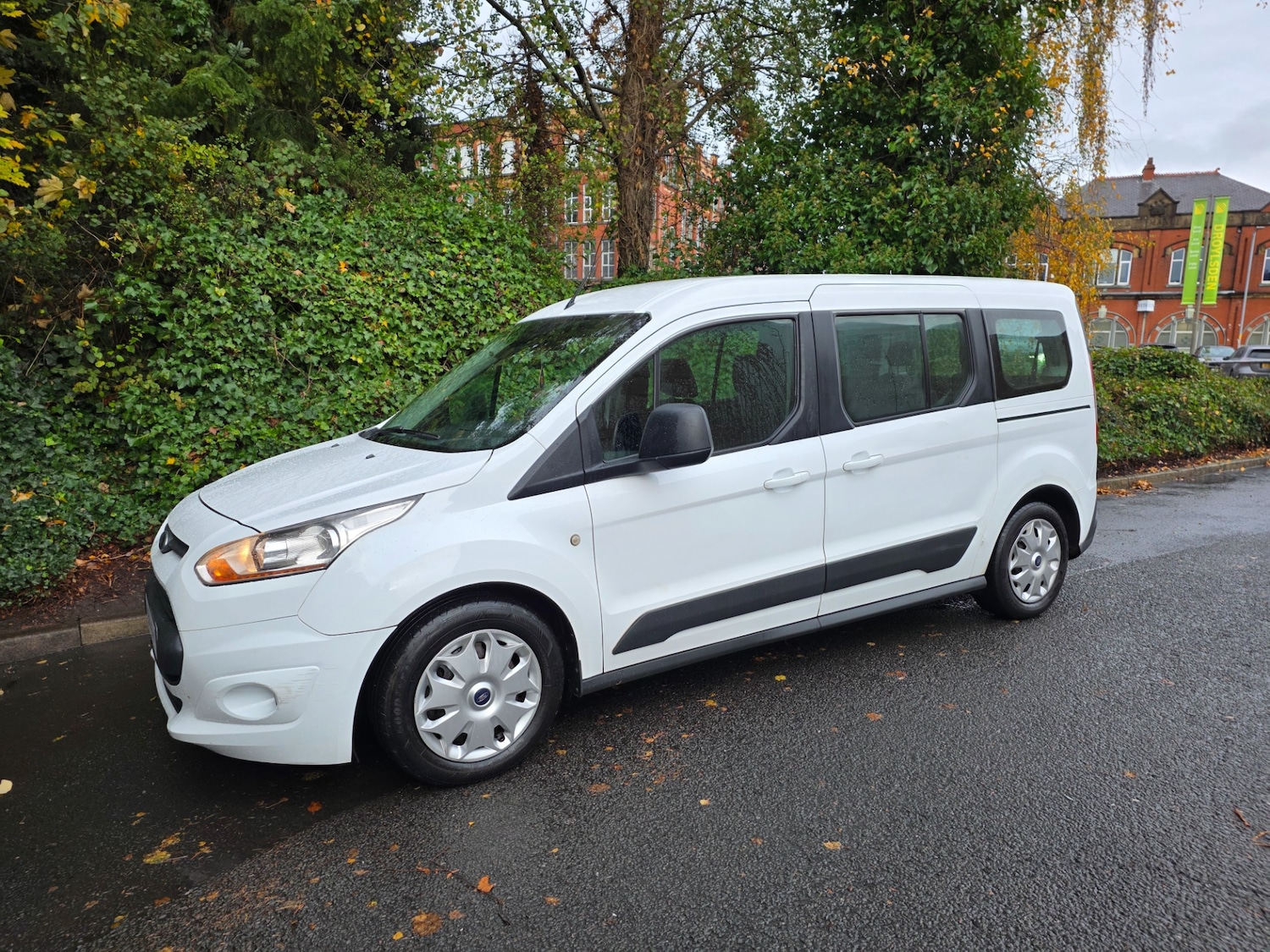 Used Ford Grand Tourneo Connect 2015 for sale - 76058410: Photo 5