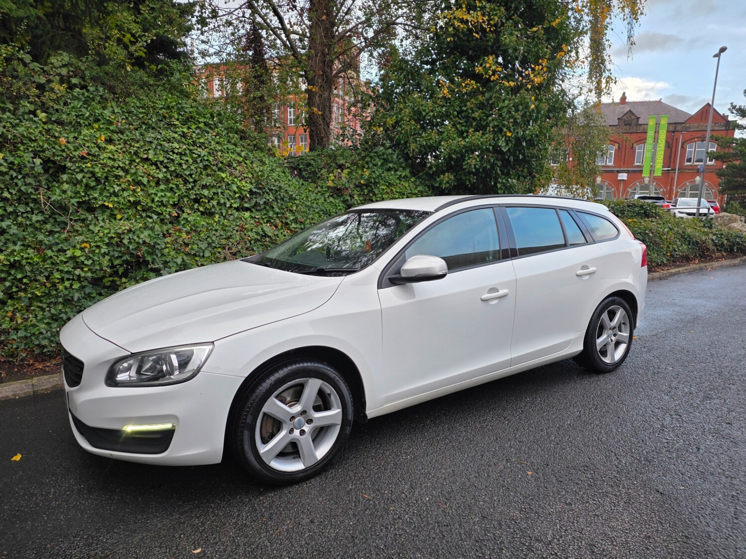 Used Volvo V60 2018 for sale - 76305354: Photo 5