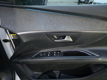 Used Peugeot 3008 2021 for sale - 76120529: Photo