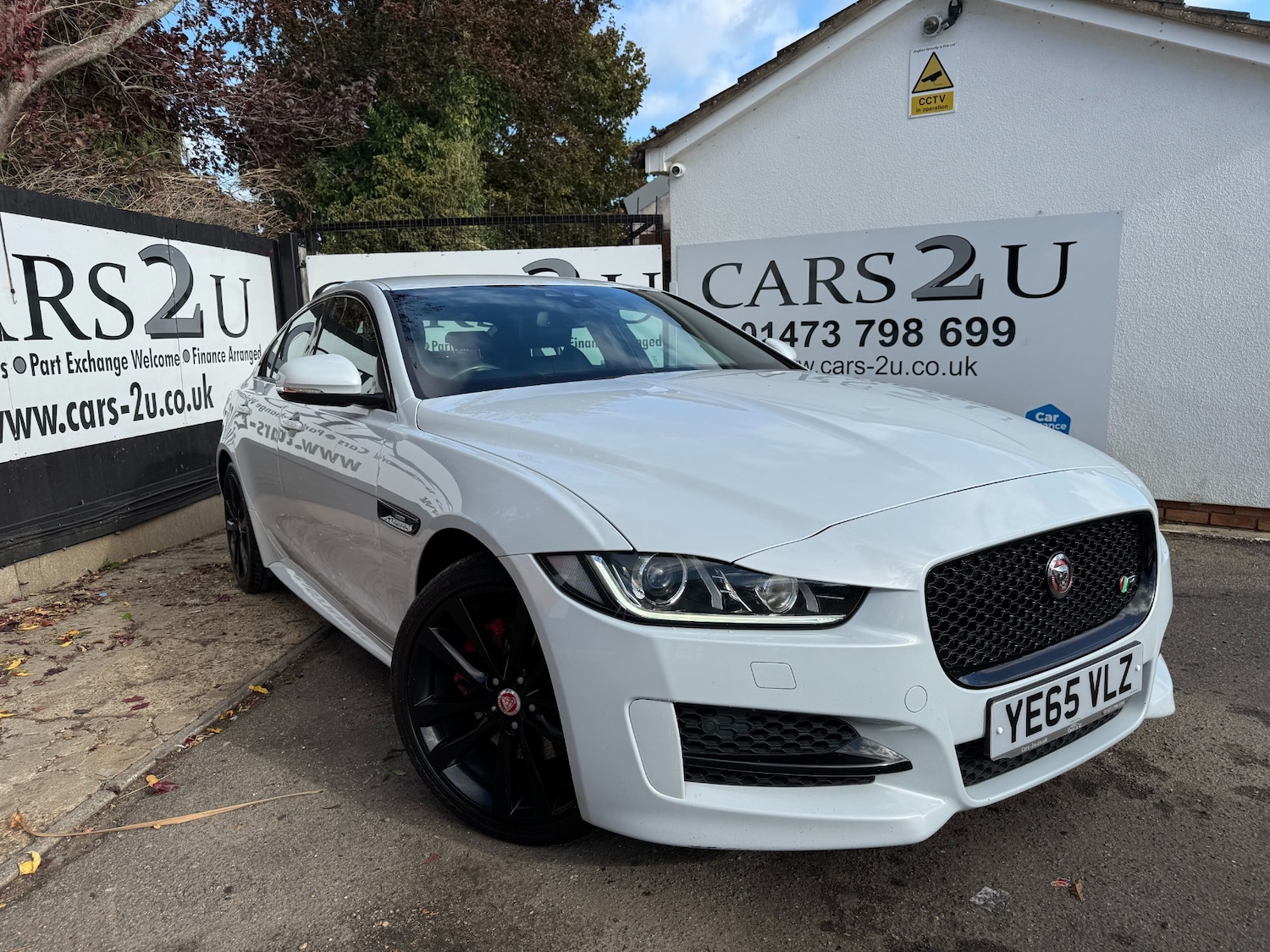 Used Jaguar XE 2015 for sale - 76172540: Photo 2
