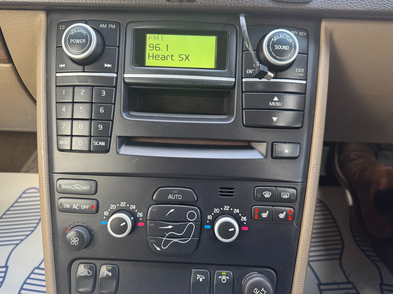 Used Volvo XC90 2010 for sale - 76710045: Photo 14