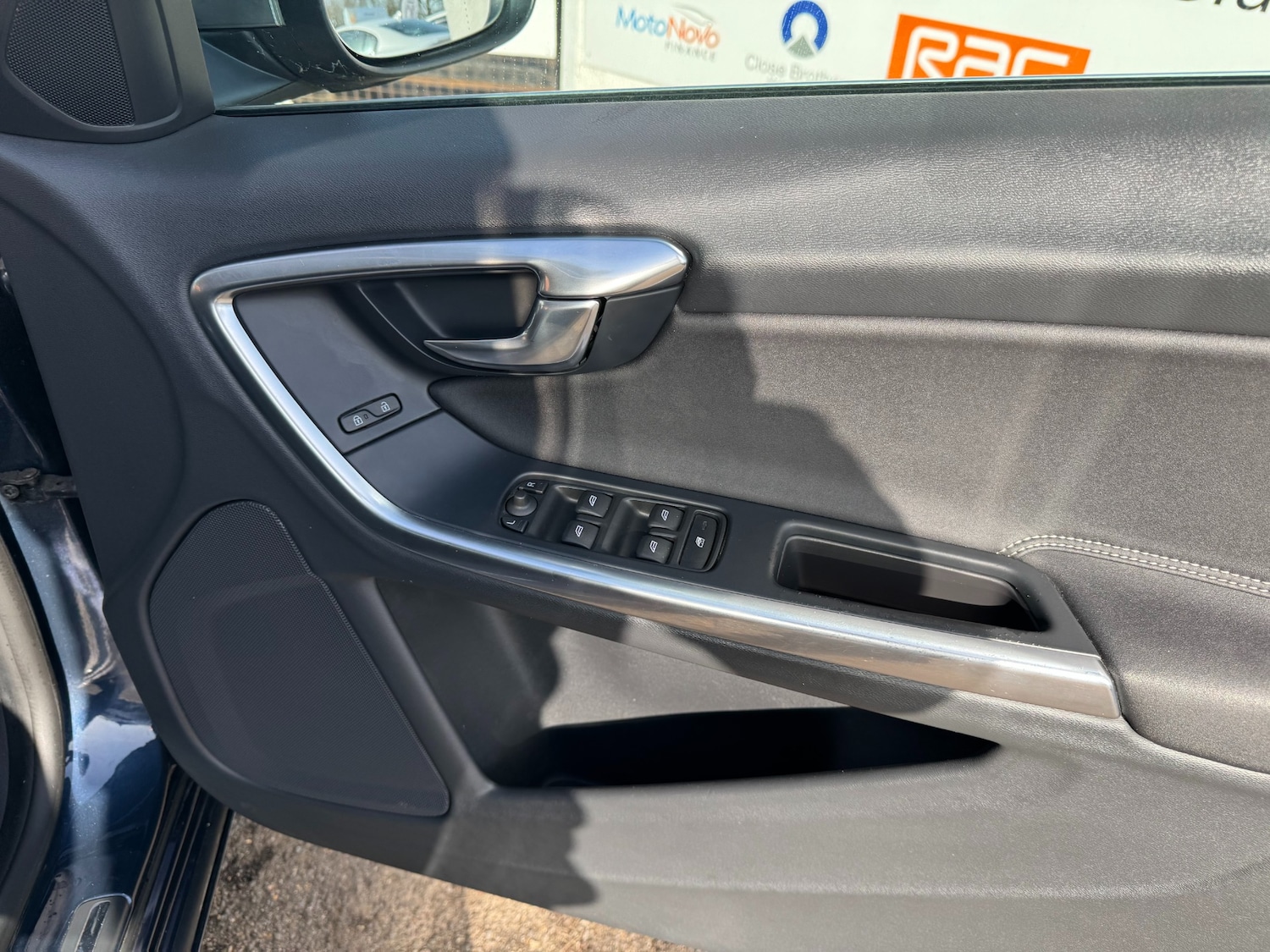 Used Volvo V60 2012 for sale - 77475494: Photo 17