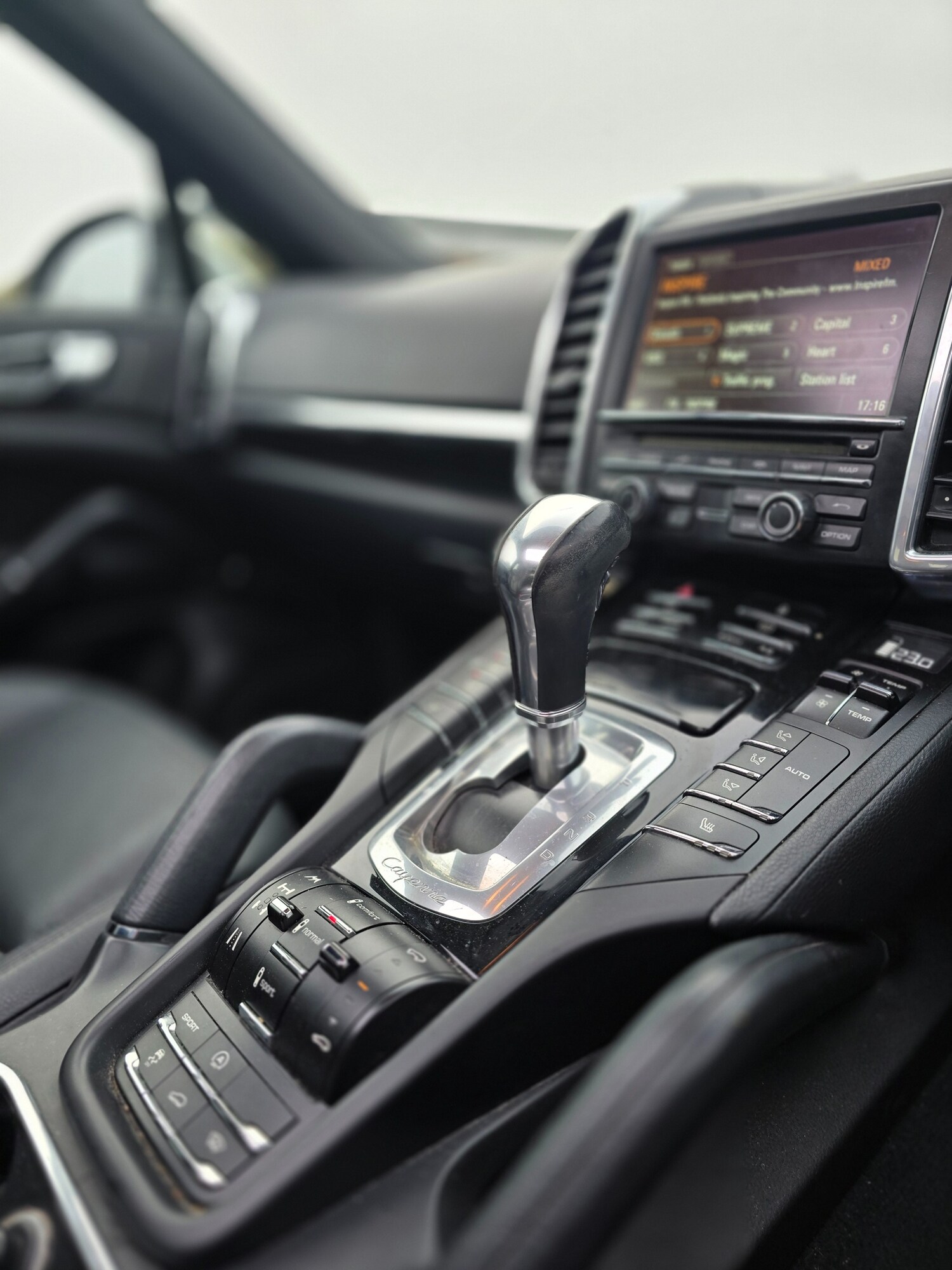 Used Porsche Cayenne 2012 for sale - 77989395: Photo 17