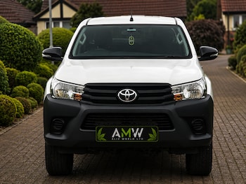 Used Toyota Hilux 2017 for sale - 79383228: Photo