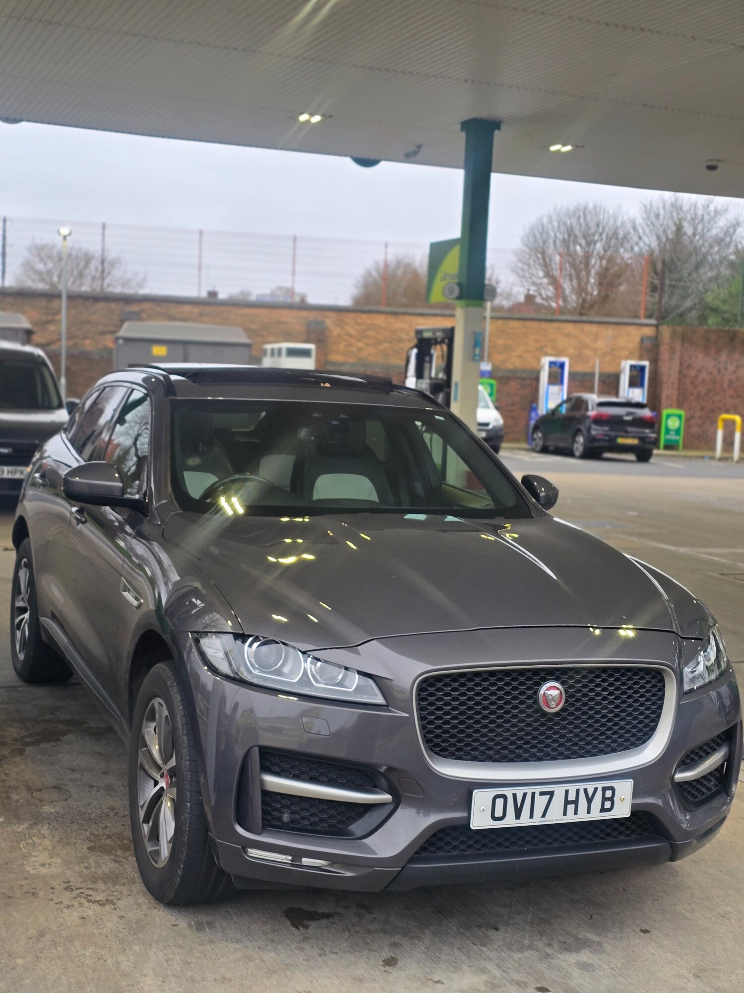 Used Jaguar F-Pace 2017 for sale - 77846111: Photo 4