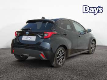 Used Toyota Yaris 2021 for sale - 74696956: Photo