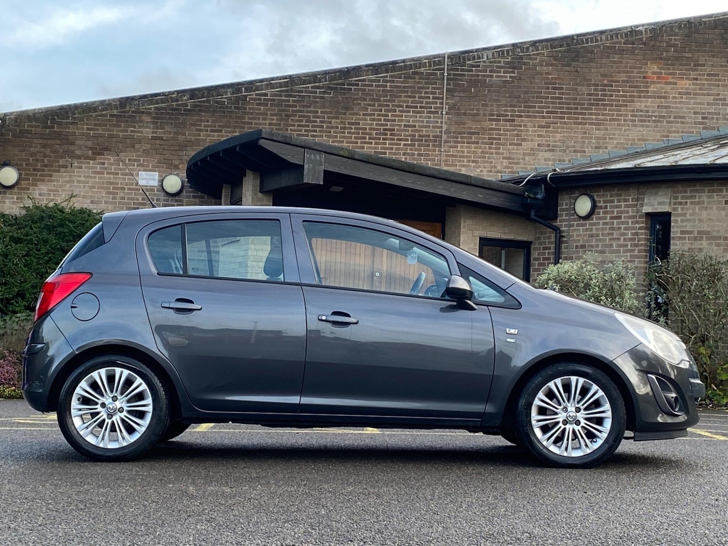 Used Vauxhall Corsa 2011 for sale - 77377085: Photo 3