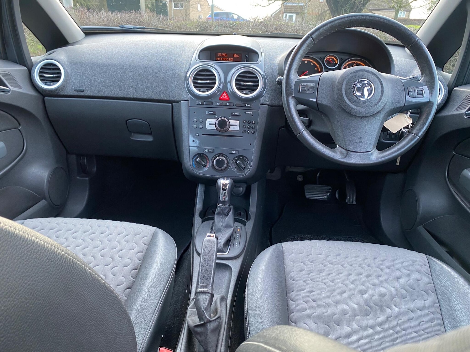 Used Vauxhall Corsa 2011 for sale - 77377085: Photo 4